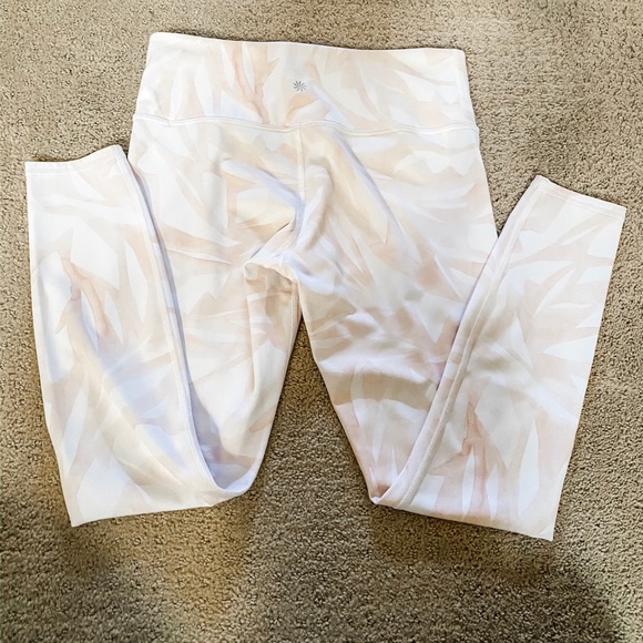 ✨SOLD✨ Athlete Rainforest Print Leggings - Picture 6 of 7